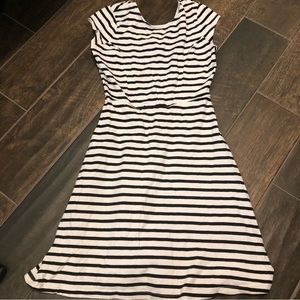 🤩 3/$10 - Old Navy Striped Skater Dress